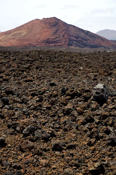 Vulkanische steen in los vulkanen lanzarote rock hemel heuvel summ — Stockfoto