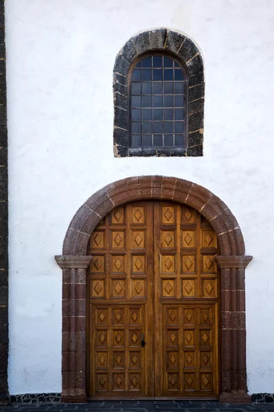 Lanzarote spain canarias brass brown knocker and white wall ab — Stock Photo, Image