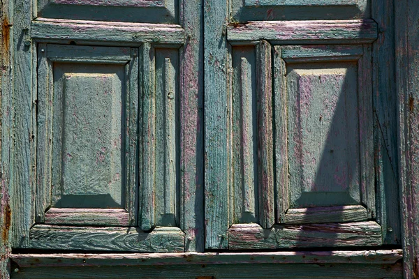 Puerta abstracta lanzjalá puerta en el verde claro — Foto de Stock
