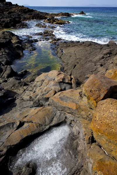 Sal em rocha de espuma de ilha lanzarote — Fotografia de Stock