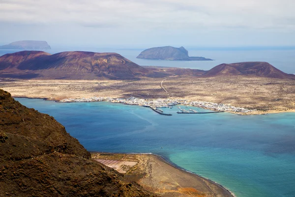 Miramar del rio harbor felhő strandtól lanzarote Spanyolország gra — Stock Fotó