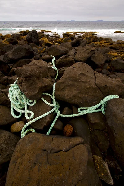 Corde ciel nuageux plage lumière eau à lanzarote — Photo