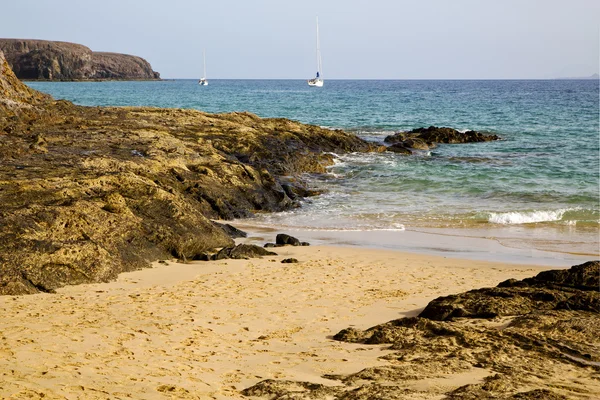 西班牙水船夏日在兰萨罗特岛海滩麝香池塘 — 图库照片