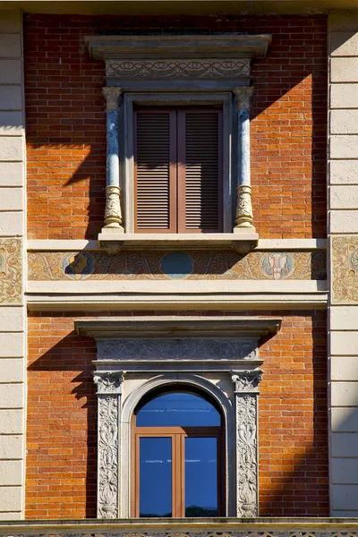 Окно в центре города Лугано Швейцария — стоковое фото