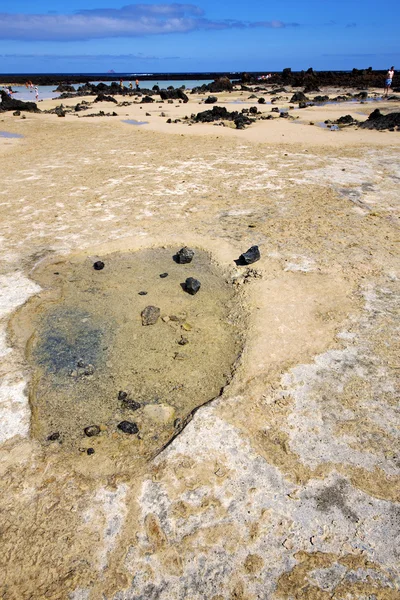 Pessoas espanha colina amarelo praia espiral de preto lanzarote — Fotografia de Stock