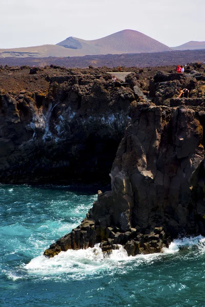 À lanzarote los hervideros ciel nuage plage et été — Photo