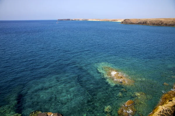 Küste Lanzarote Spanien Moschusteich Wasserboot und Sommer — Stockfoto