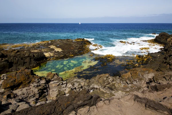 Spanien mysk damm stranden vatten yacht båt kusten — Stockfoto