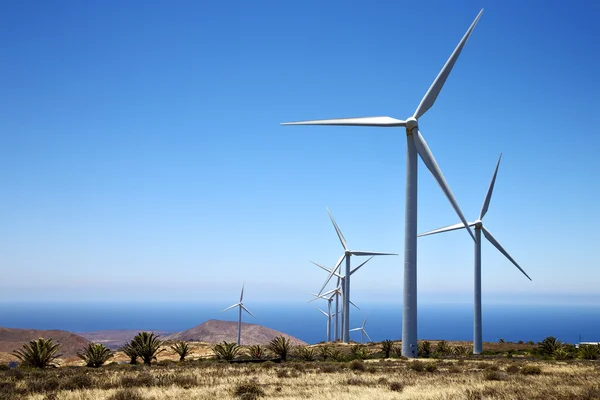 Afrika vindkraftverk och himlen i är — Stockfoto