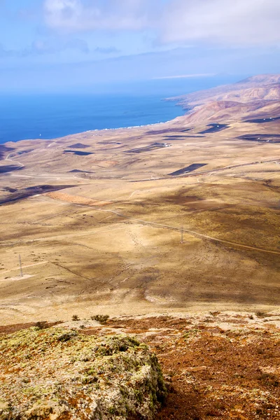 Coastline lanzarote view from the top and house field — Stock Photo, Image