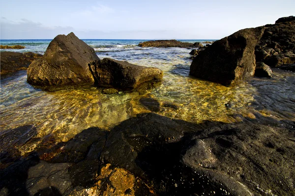 在兰萨罗特岛麝香和夏天的泡沫海岸线 — 图库照片