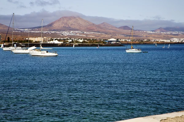 Molo łańcucha wody latem lanzarote Hiszpania — Zdjęcie stockowe