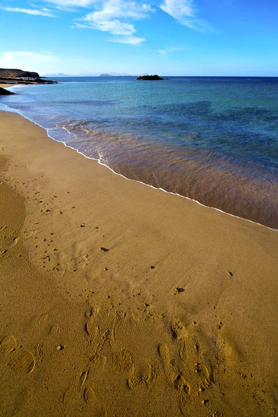 Costa pessoas pedra espanha água lanzarote — Fotografia de Stock