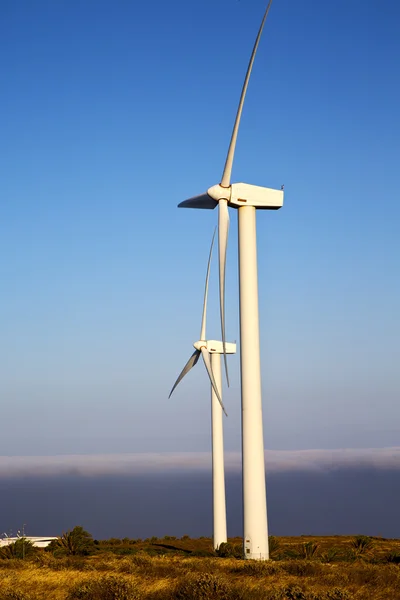 Espagne maison afrique éoliennes et le ciel — Photo