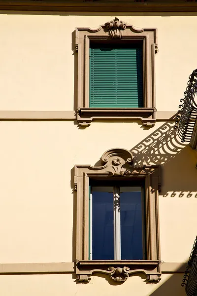 Parete e terrazza nel centro della città lugano Svizzera S — Foto Stock