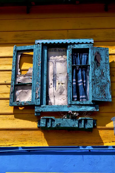 Venetian blind and a yellow wall la boca buenos aires argentin — Stock Photo, Image