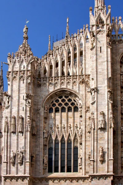 Wieża katedry duomo milan kolumna — Zdjęcie stockowe