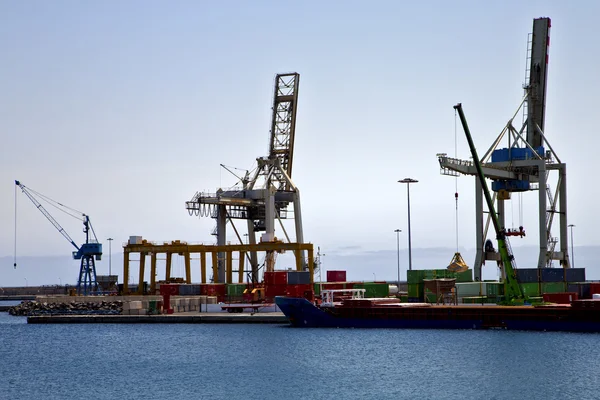 Іспанія кран і гавань заборгованості тегу Ланцарот — стокове фото