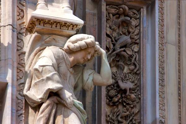 Italienische Kirche Statue Front — Stockfoto