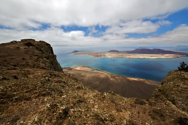 Haven rock stenen hemel wolk strand water kustlijn graciosa mir — Stockfoto