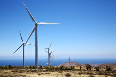 Afrika winturbines ve gökyüzünde