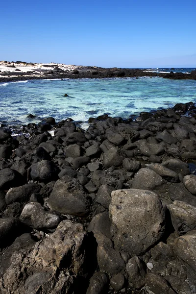 En el litoral del estanque de Lanzarote y el verano — Foto de Stock