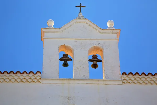 La antigua terraza iglesia campanario —  Fotos de Stock