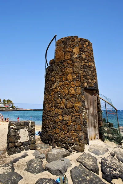 Tower hill yellow beach black rocks in the lanzarote — стоковое фото