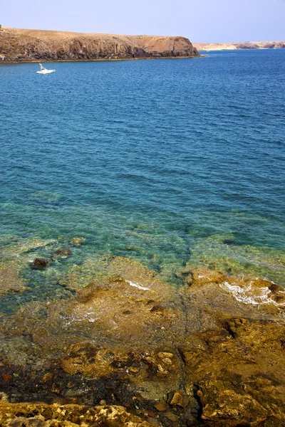 Kusten i Spanien mysk damm vatten yacht sommaren — Stockfoto