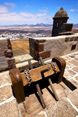 Lanzarote İspanya eski duvar kale nöbetçi kule vinç ve