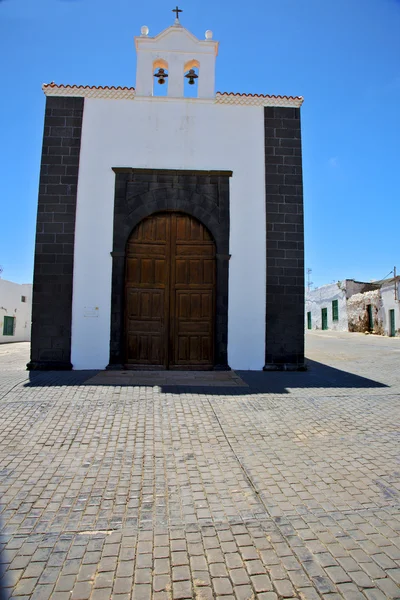 Bell tower lanzarote Spanien den gamla väggen terrass kyrkliga arre — Stockfoto