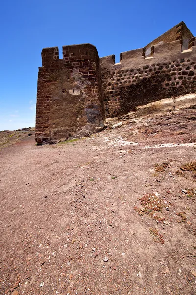 Hill lanzarote İspanya eski duvar kale ve kapı arreci teguise — Stok fotoğraf