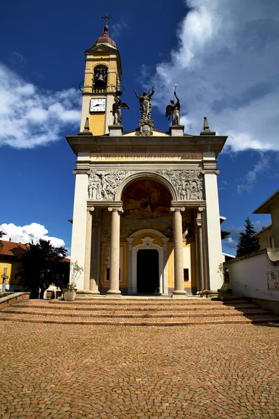 Italia la vecchia parete terrazza chiesa orologio campanile — Foto Stock