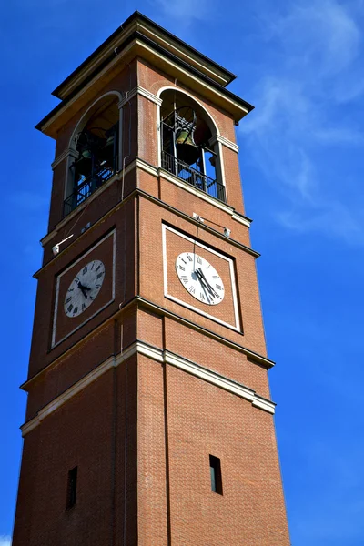Włochy stary, ściany taras zegarek Kościoła dzwonnica — Zdjęcie stockowe