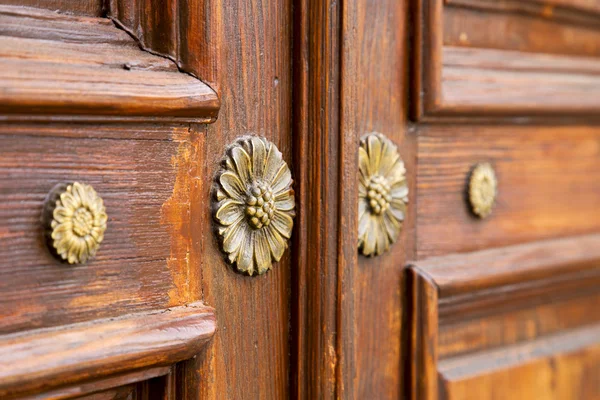 Astratto chiuso porta in legno crenna gallarate varese italia — Foto Stock