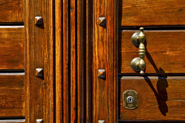Closed wood door olgiate olona varese italy — Stock Photo, Image