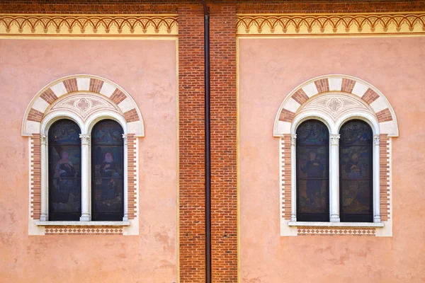 Abbiate varese gül pencere kilise duvar Teras kilise kule — Stok fotoğraf