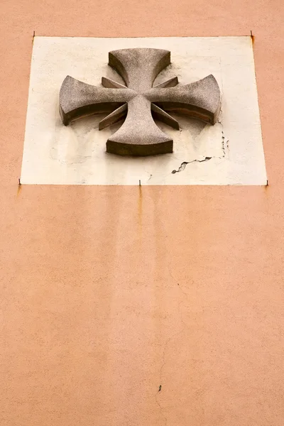 Croce astratta in una chiesa crenna gallarate varese — Foto Stock