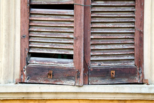 Italie mornago varese store en bois dans le béton gris — Photo