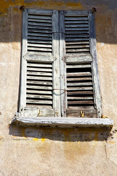 Lonate ceppino varese Italië abstract venster hout Venetiaanse — Stockfoto