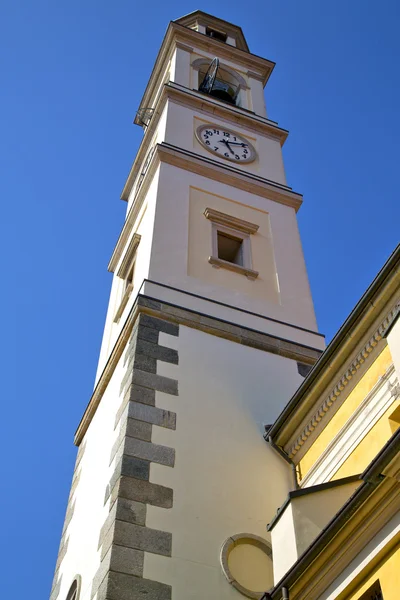 瓦雷泽 vedano olona 意大利的老墙壁到露台教堂的钟声 — 图库照片