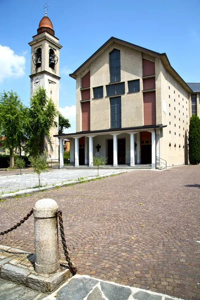 Samarato y torre de la iglesia campana día soleado —  Fotos de Stock