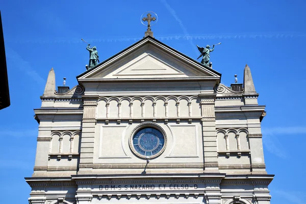 Varese  castronno   old wall  church and column blue sky — Stock Photo, Image