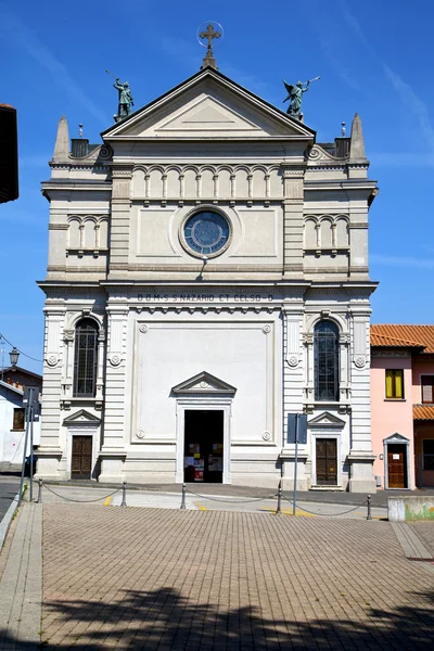 Varese  castronno  in italy      wall  church and column blue sk — Stock Photo, Image