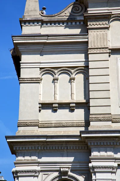 Varese castronno staré zdi kostelní sloupec modrá obloha — Stock fotografie