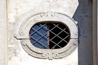 Sumırago kilise varese İtalya t ose pencere ve mozaik gökyüzü su