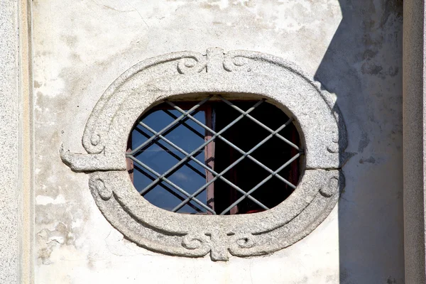 Sumirago igreja varese itália t ose janela e mosaico céu su — Fotografia de Stock