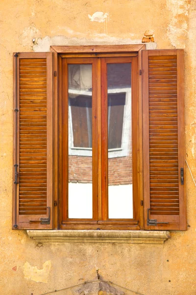 Reflejo besnate ventana varese italia abstracto —  Fotos de Stock