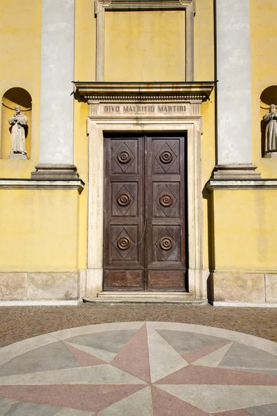 イタリア教会ヴァレーゼ古いドア日ソルビアーテ アルノ — ストック写真