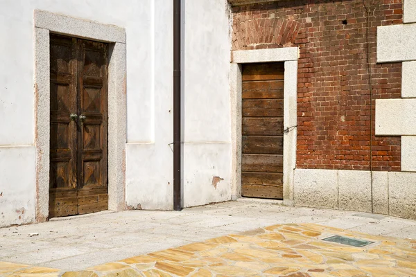 Santo antonino varese gammalt dörr solig dag — Stockfoto